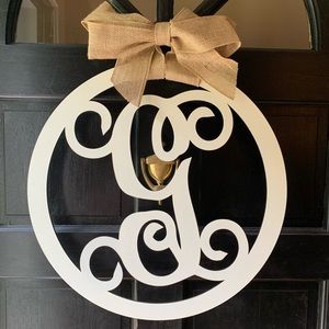 “G” door hanger